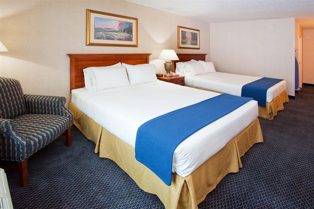 Holiday Inn Express Hotel & Suites Grand Rapids-North By Ihg Zimmer foto