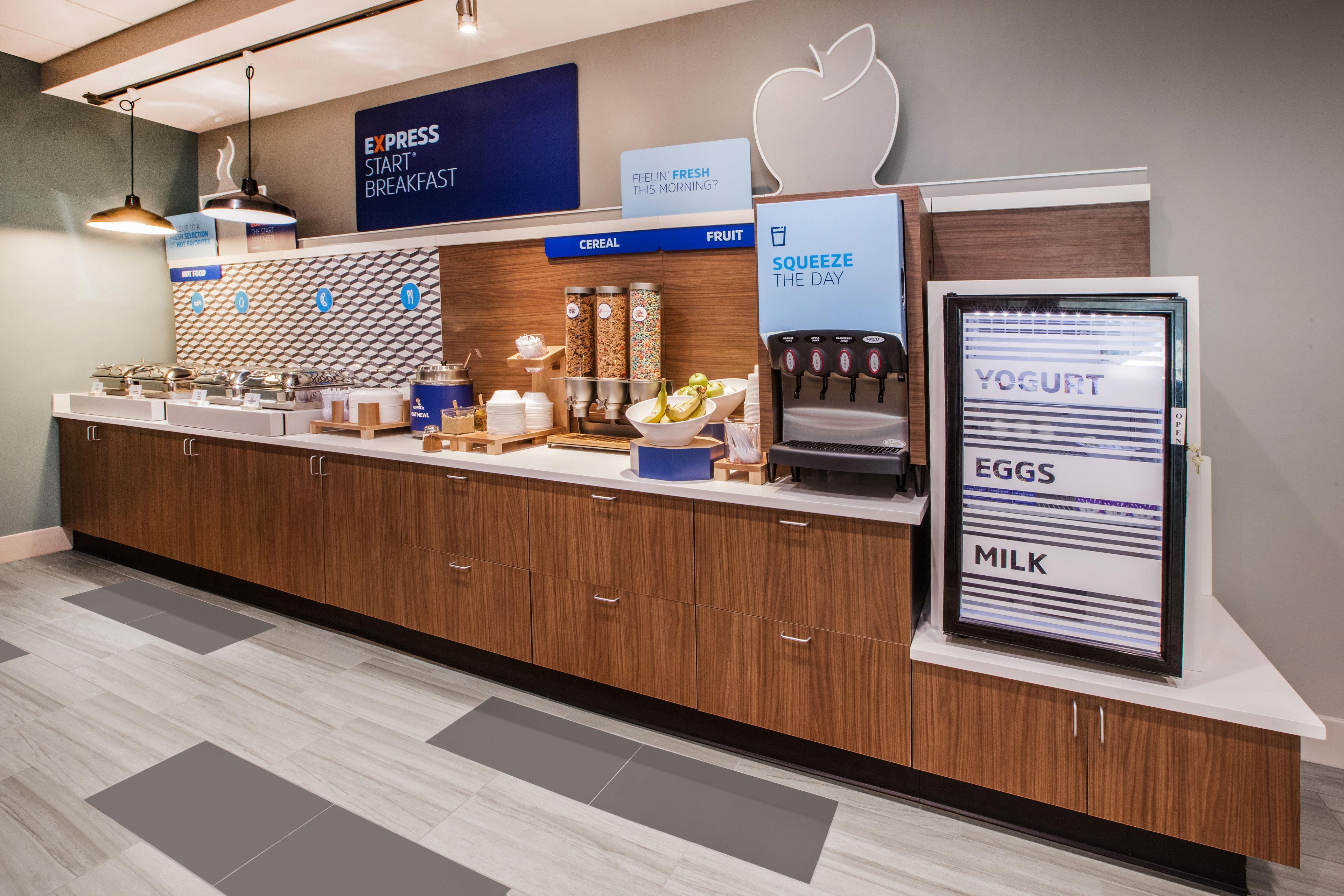 Holiday Inn Express Hotel & Suites Grand Rapids-North By Ihg Exterior foto