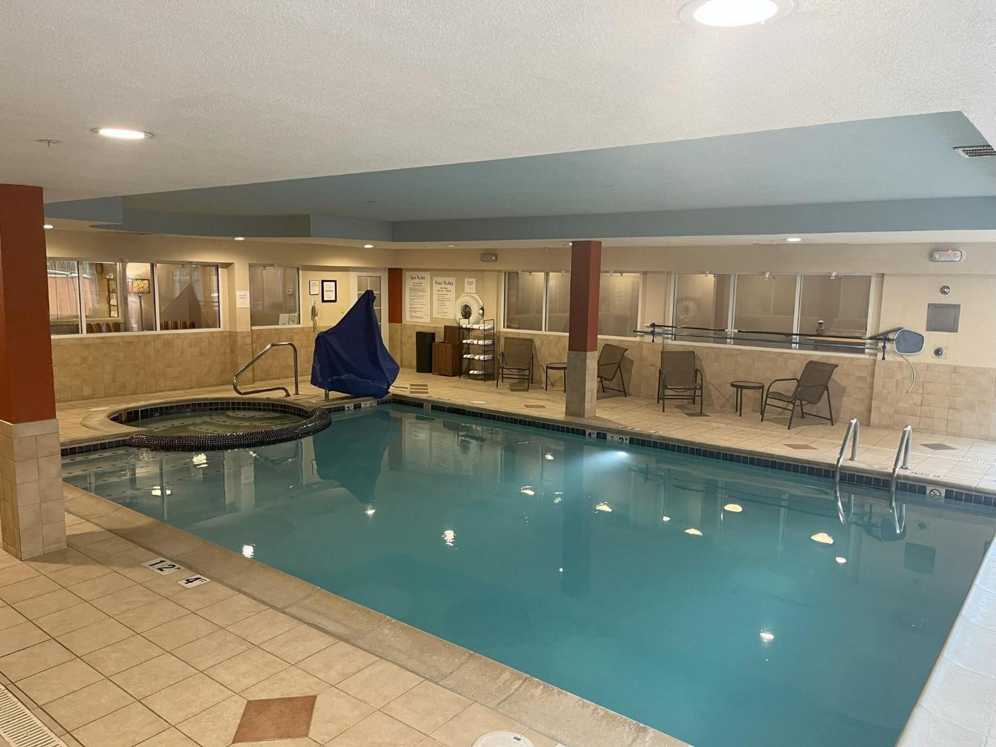Holiday Inn Express Hotel & Suites Grand Rapids-North By Ihg Exterior foto