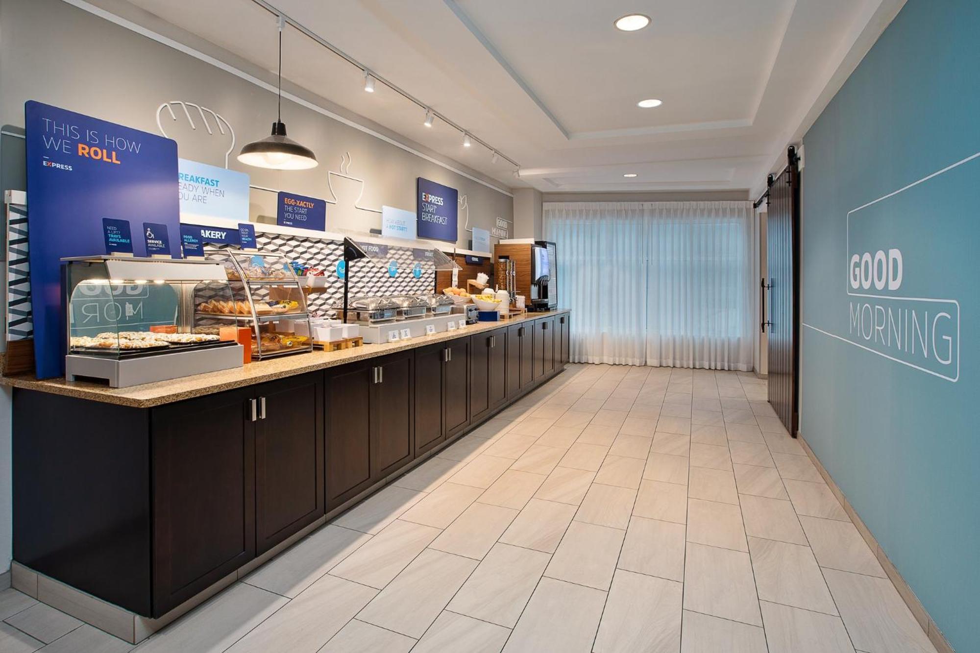 Holiday Inn Express Hotel & Suites Grand Rapids-North By Ihg Exterior foto