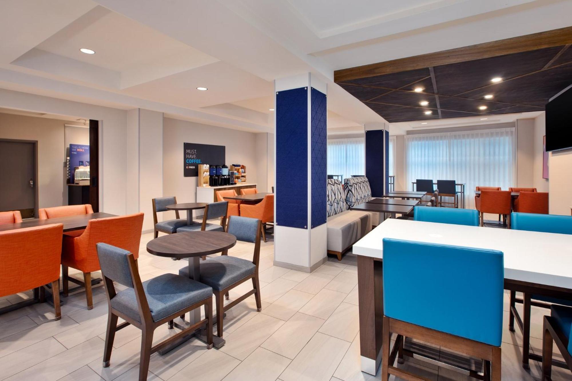 Holiday Inn Express Hotel & Suites Grand Rapids-North By Ihg Exterior foto