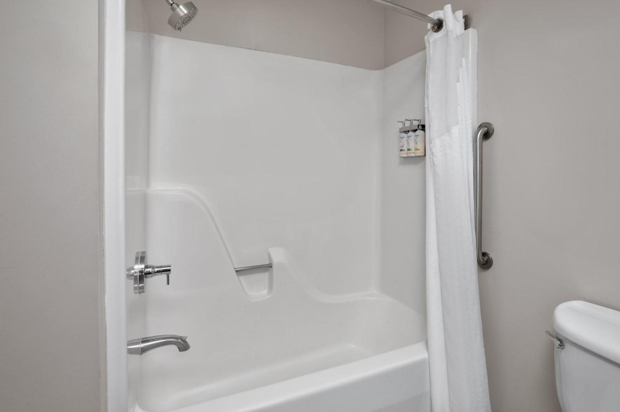 Holiday Inn Express Hotel & Suites Grand Rapids-North By Ihg Exterior foto