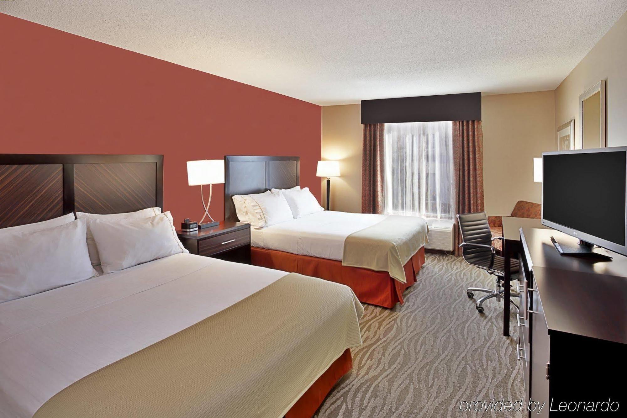 Holiday Inn Express Hotel & Suites Grand Rapids-North By Ihg Exterior foto